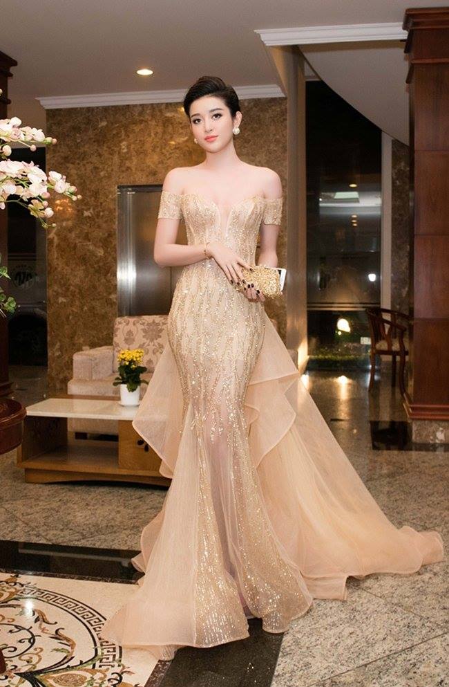 Hình Động Gái Xinh Vẻ Đẹp Bãi Biển Thể Hiện Cá Tính Và Phong Cách Riêng