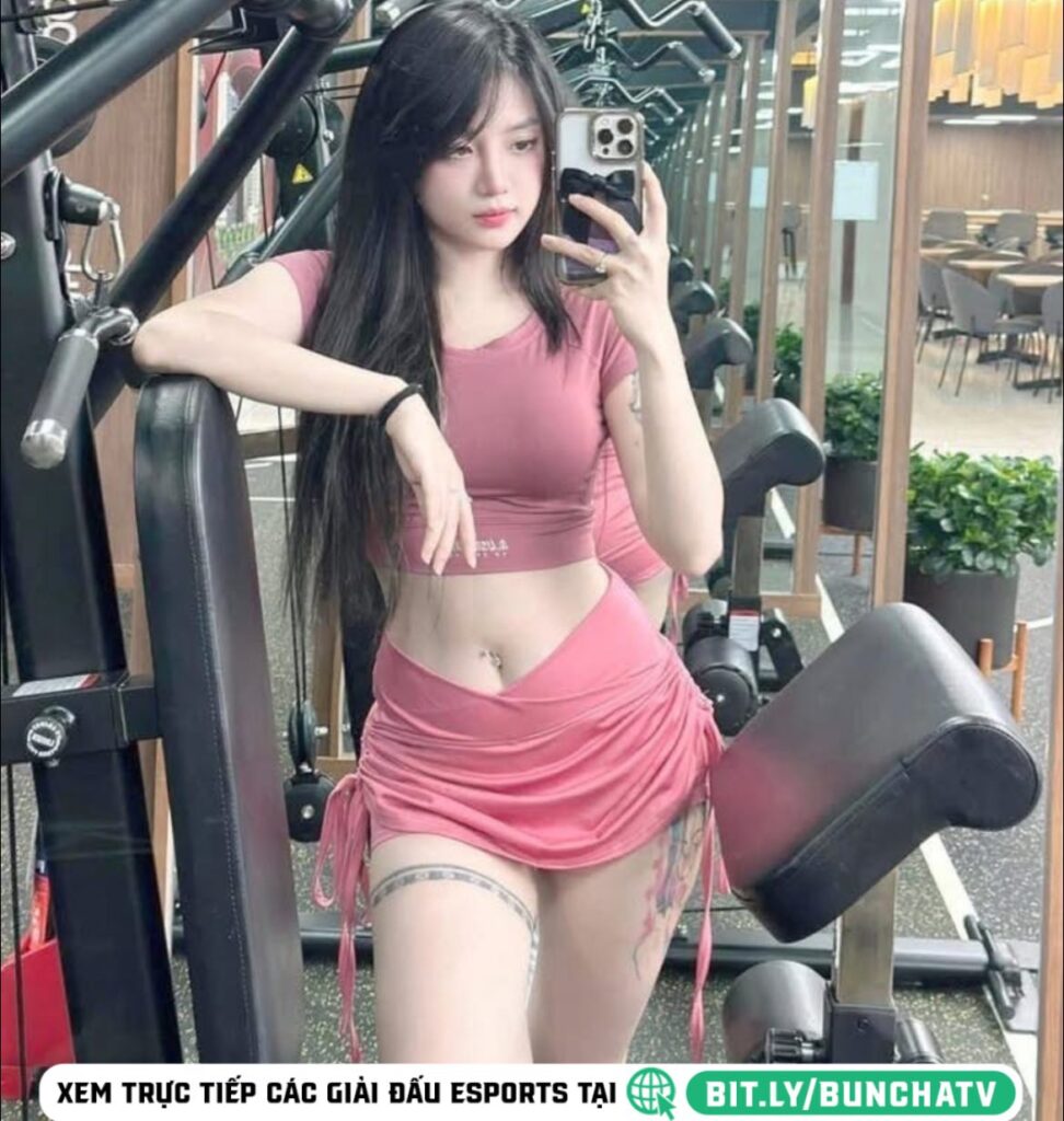 Gái Xinh Tròn Đầy Quyến Rũ Vẻ Đẹp Đầy Đặn Và Sự Tự Tin Tỏa Sáng